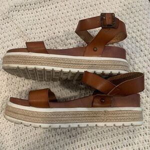 Mia Women’s Kiera Low Platform Espadrille Sandals w/Tortoise Buckle; Size 9
